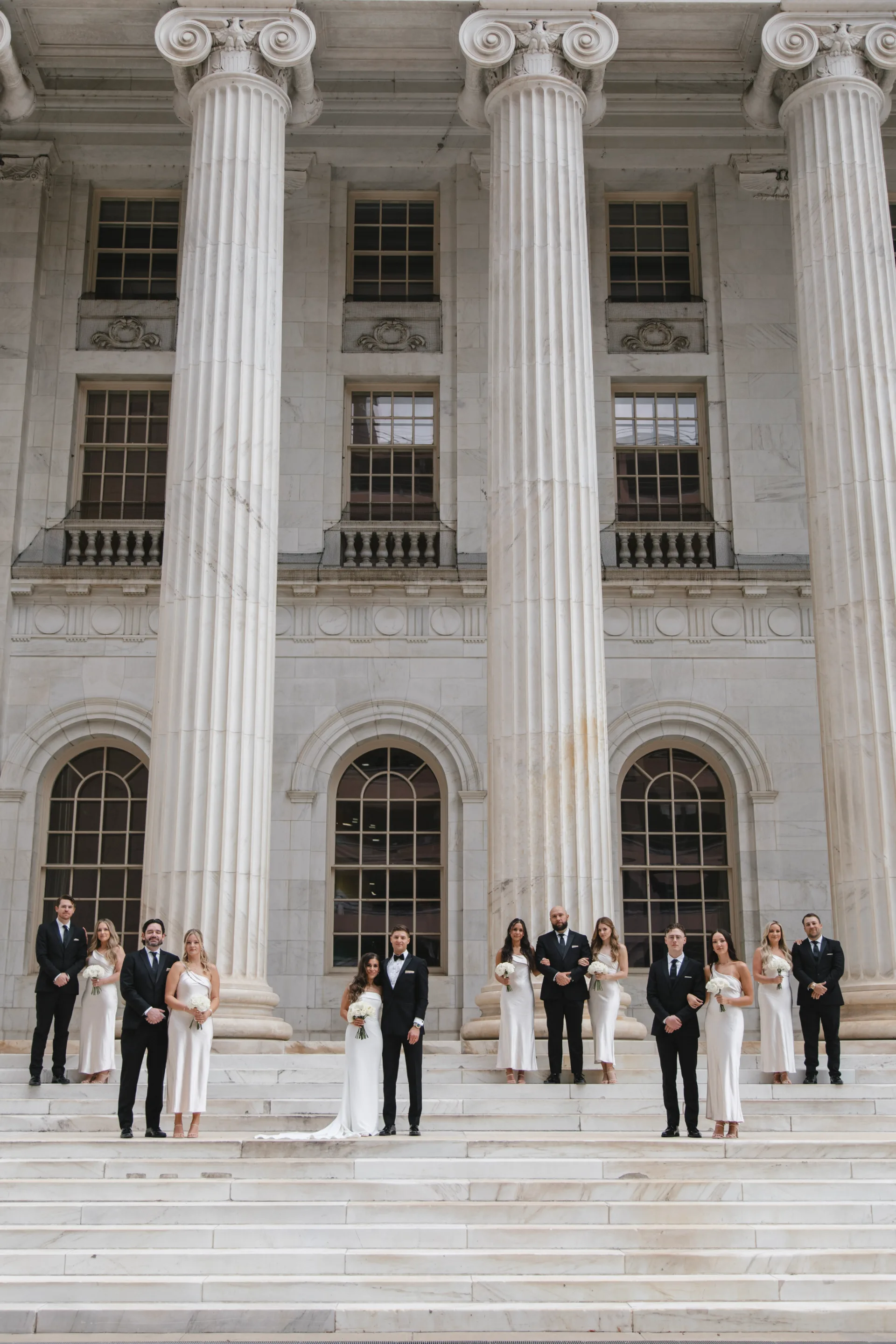 Wide angle shot of the entire bridal party